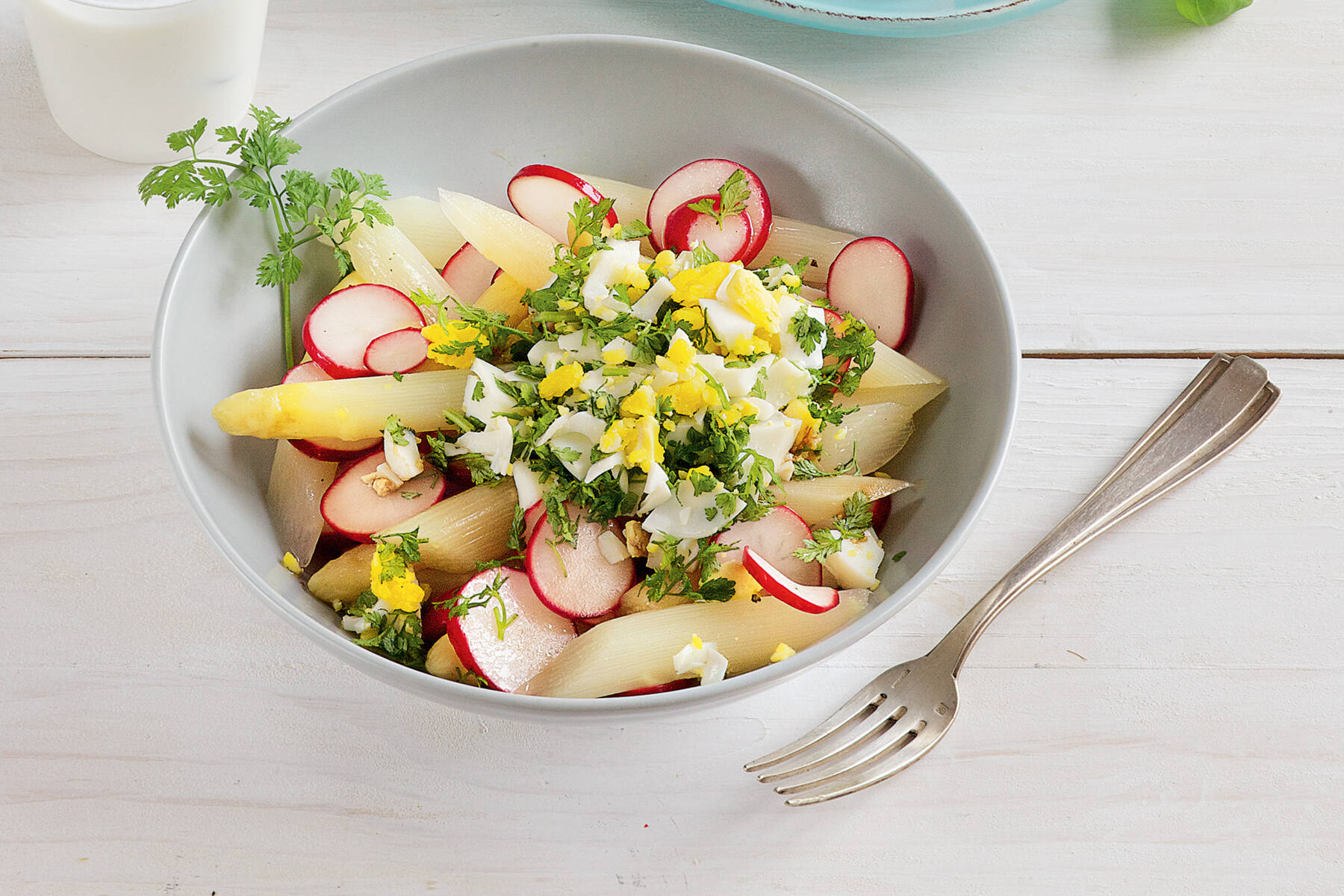 Spargelsalat mit Radieschen-Vinaigrette Rezept | Küchengötter Spargelsalat mit Radieschen-Vinaigrette Rezept | Küchengötter