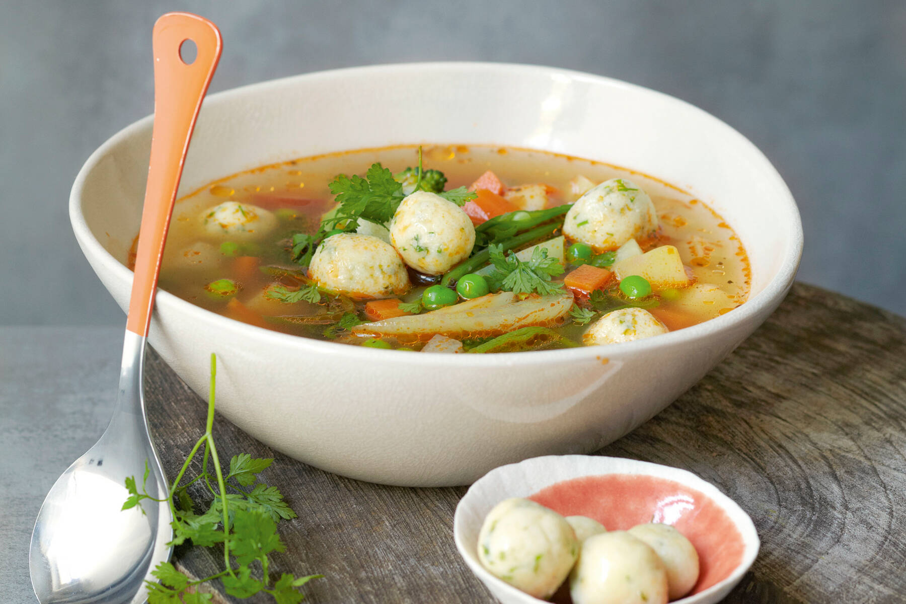 Gemüsesuppe mit Grießnocken Rezept | Küchengötter