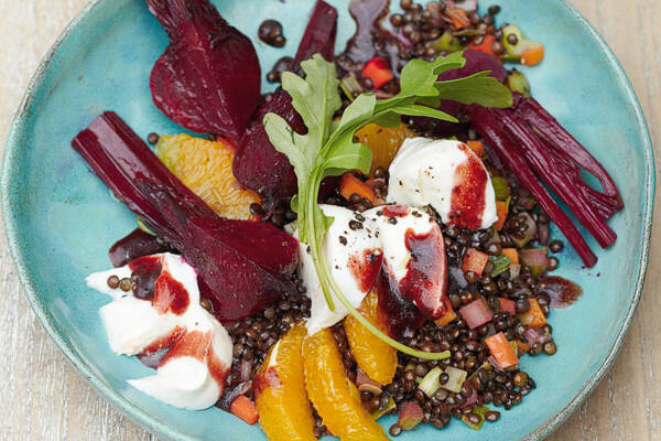 Linsen-Rote-Bete-Salat mit Mozzarella Rezept | Küchengötter Linsen-Rote-Bete-Salat mit Mozzarella Rezept | Küchengötter