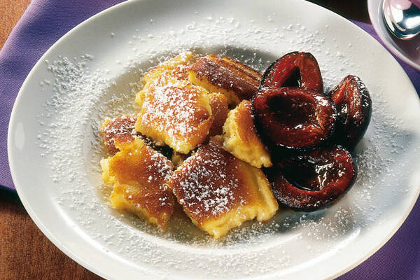 Kaiserschmarrn mit Zwetschgenröster Rezept | Küchengötter