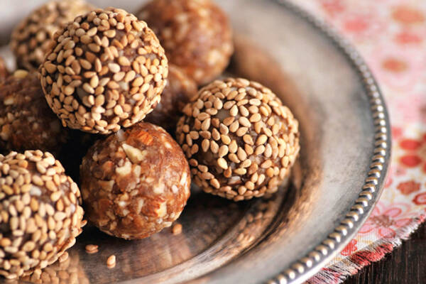 Sesamkugeln - orientalische Energyballs Rezept | Küchengötter Sesamkugeln - orientalische Energyballs Rezept | Küchengötter
