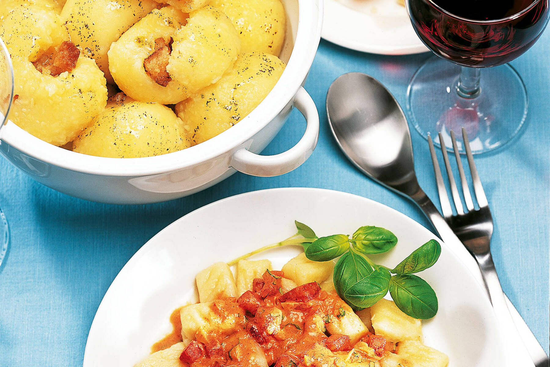 Kartoffelklöße mit Brotwürfelfüllung Rezept | Küchengötter Kartoffelklöße mit Brotwürfelfüllung Rezept | Küchengötter