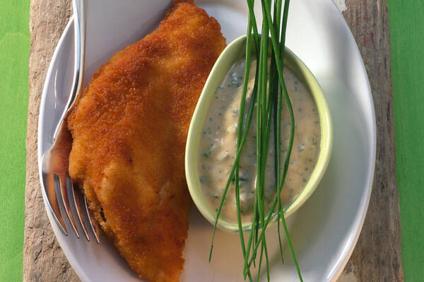 Panierter Fisch mit Joghurt-Remoulade Rezept | Küchengötter Panierter Fisch mit Joghurt-Remoulade Rezept | Küchengötter