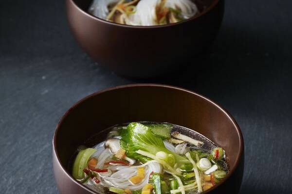 Asiasuppe mit Glasnudeln Rezept | Küchengötter
