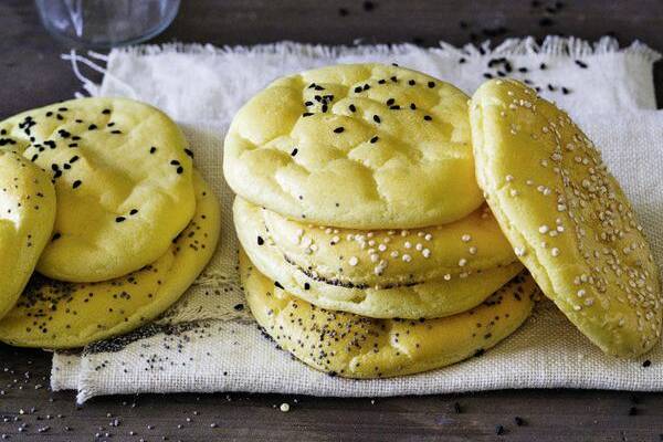 Sesam-Mohn-Schwarzkümmel-Fladen Rezept | Küchengötter Sesam-Mohn-Schwarzkümmel-Fladen Rezept | Küchengötter