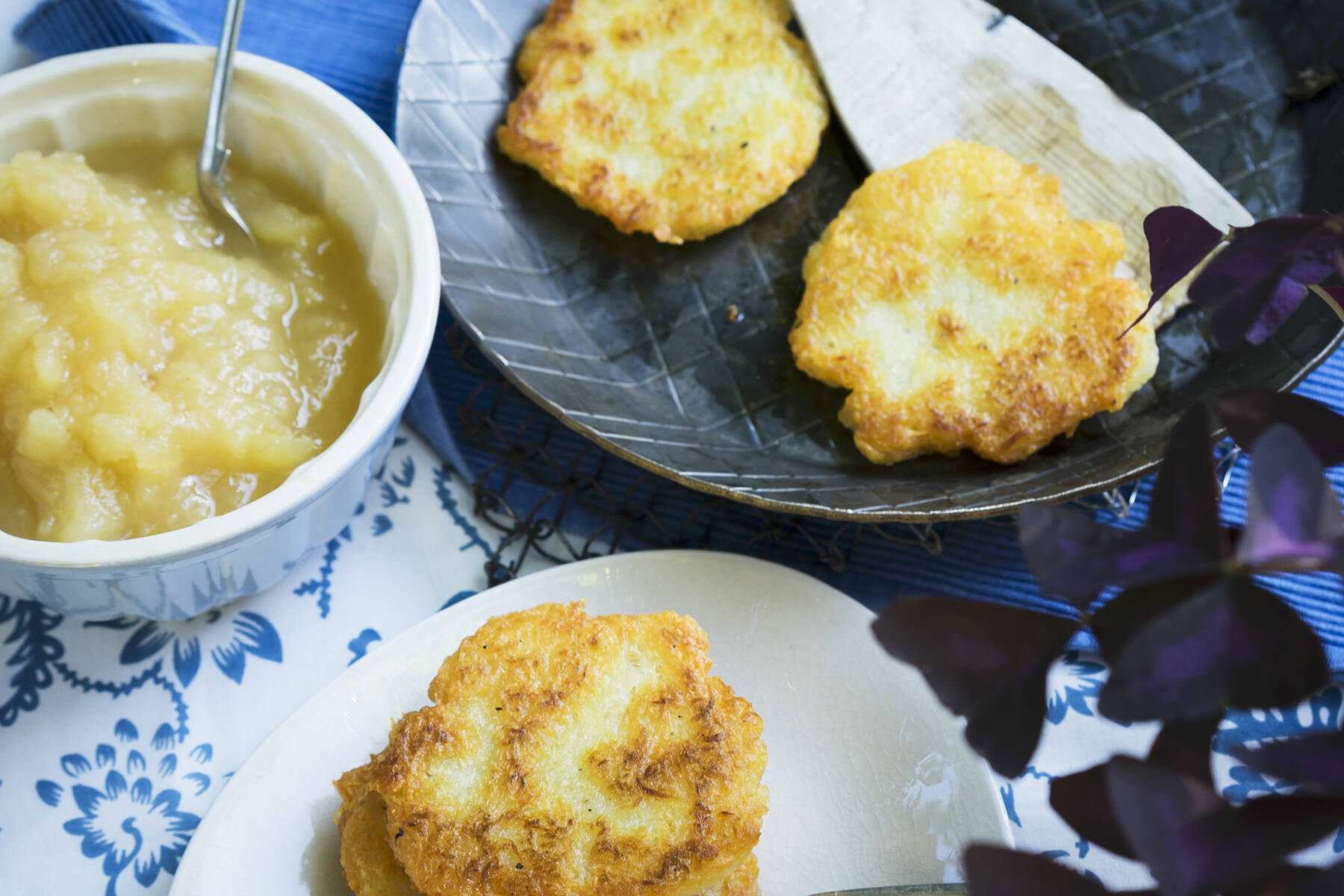 Kartoffelpuffer mit Apfelmus