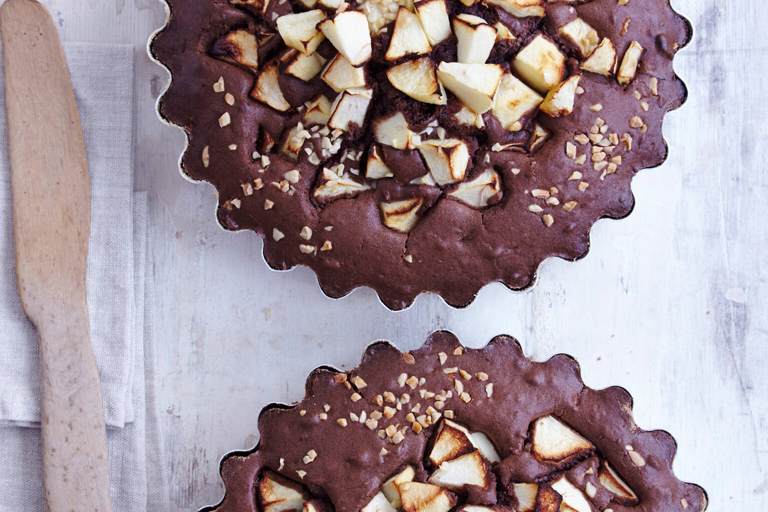 Nuss-Nougat-Kuchen mit Äpfeln Rezept (glutenfrei) | Küchengötter Nuss-Nougat-Kuchen mit Äpfeln Rezept (glutenfrei) | Küchengötter