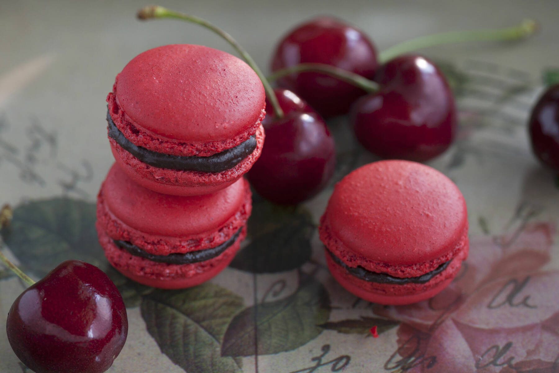 Macarons mit Kirsch-Ganache Rezept | Küchengötter