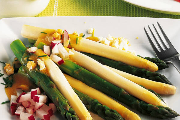 Spargel mit Eier-Vinaigrette Rezept | Küchengötter Spargel mit Eier-Vinaigrette Rezept | Küchengötter