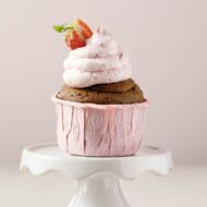 Schokoladencupcakes mit Erdbeer-Creme-Frosting