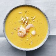Curry-Karotten-Suppe mit Garnelen