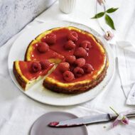 Mini-Ricotta-Kuchen mit Vanille, Safran und Beerencoulis