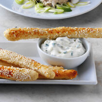 Sesamgrissini mit Schnittlauchdip Sesamgrissini mit Schnittlauchdip
