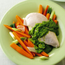 Pochierte Hähnchenbrust mit Kräutern