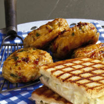 Reisküchlein mit Käse und Tomaten Reisküchlein mit Käse und Tomaten