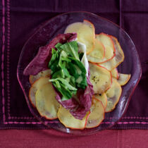 Blattsalat mit gebratenen Apfelspalten Blattsalat mit gebratenen Apfelspalten