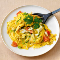 Tomaten-Zwiebel-Rühreier mit Schafkäse Tomaten-Zwiebel-Rühreier mit Schafkäse