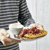 Joghurtwaffeln mit Zimtsahne Joghurtwaffeln mit Zimtsahne