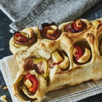 Zupfbrot mit Paprika und Feta