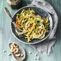 Gebratene Udonnudeln mit Grünkohl Gebratene Udonnudeln mit Grünkohl