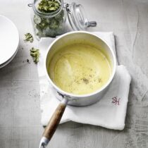 Kartoffelsuppe mit Grünkohl-chips Kartoffelsuppe mit Grünkohl-chips