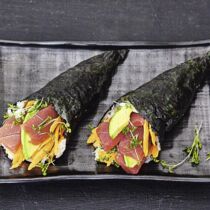 Thunfisch-Temaki mit Avocado