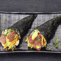 Thunfisch-Temaki mit Avocado Thunfisch-Temaki mit Avocado