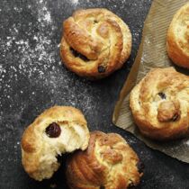 Cranberry-Kokos-Hefeknoten Cranberry-Kokos-Hefeknoten