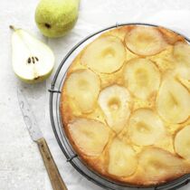 Umgedrehter Birnenkuchen mit Marzipan