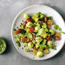 Bunter Salat mit Pesto