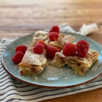 Blondies mit Himbeeren