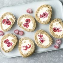 Himbeerroulade ohne Mehl Himbeerroulade ohne Mehl