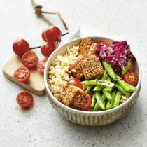 Buddha Bowl mit gegrilltem Tofu Buddha Bowl mit gegrilltem Tofu
