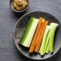 Gemüsesticks mit Miso-Dip Gemüsesticks mit Miso-Dip