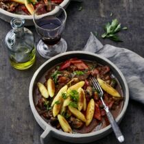 Pilzgulasch mit Schupfnudeln Pilzgulasch mit Schupfnudeln