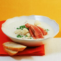Blumenkohl-Rahmsuppe mit Lachs Blumenkohl-Rahmsuppe mit Lachs
