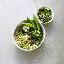 Erbsen-Risotto mit Bärlauch-Kürbiskern-Gremolata