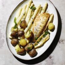 Spargel mit Zander, Kartoffeln und Bärlauchbutter Spargel mit Zander, Kartoffeln und Bärlauchbutter