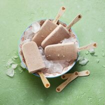Joghurt-Nuss-Eis am Stiel