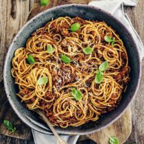 Spaghetti Bolognese mit Pilzen und Nüssen