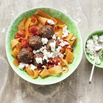 Gemüsenudel-Bowl mit Linsen-Hackbällchen Gemüsenudel-Bowl mit Linsen-Hackbällchen