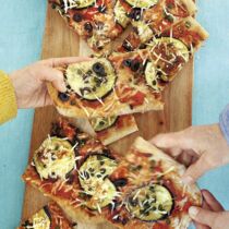 Auberginen-Pizza mit Kapern Auberginen-Pizza mit Kapern