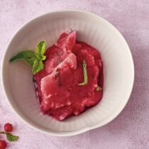 Johannisbeer-Sorbet mit Minze Johannisbeer-Sorbet mit Minze