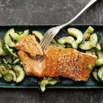 Teriyaki-Lachs mit Gurkensalat