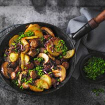 Bratwurst-Gr&ouml;stl mit Pilzen
