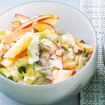Fruchtiger Kohlsalat mit Frischkäse-Dressing