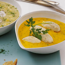 Möhrensuppe mit Forellenklößchen Möhrensuppe mit Forellenklößchen