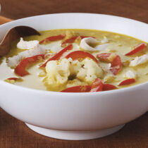 Blumenkohl-Kokos-Suppe mit Hähnchen Blumenkohl-Kokos-Suppe mit Hähnchen