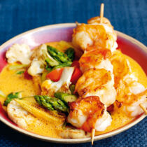Gebratene Garnelen mit roter Currysauce