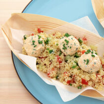 Couscoussalat mit Käsebällchen